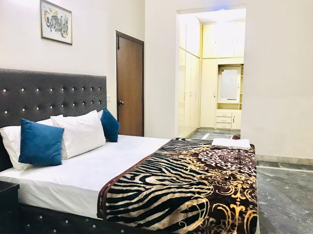 Hotel Rose Inn ลาฮอร์ ภายนอก รูปภาพ